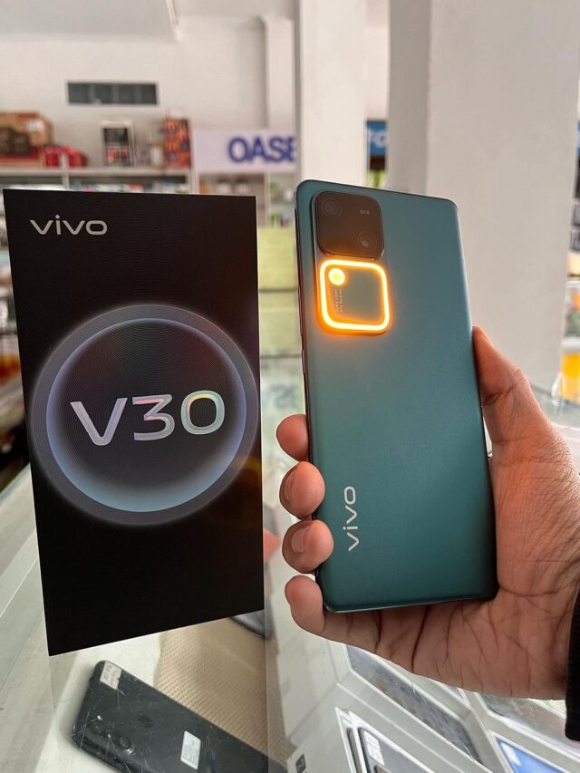 तगड़े फीचर्स के साथ लांच हुआ Vivo v30  जानिए उसे शानदार फोन की कीमत